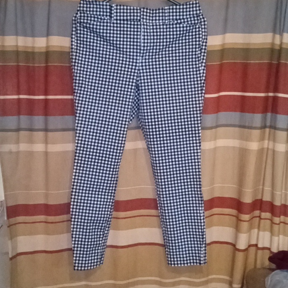 Old navy High Rise Pixie Pants size 8
